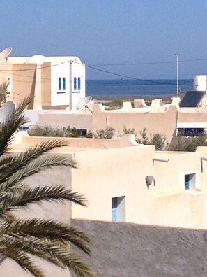 Exterior - CHARMING AND STANDING PRIVATE SWIMMING POOL VILLA IN DJERBA, 200m from the sea (DJERBA)