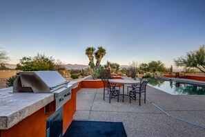 Outdoor dining - Private Southwest Sanctuary- Experience true desert living at its finest (Scottsdale)