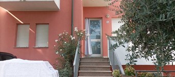 Independent entrance apartment with private car