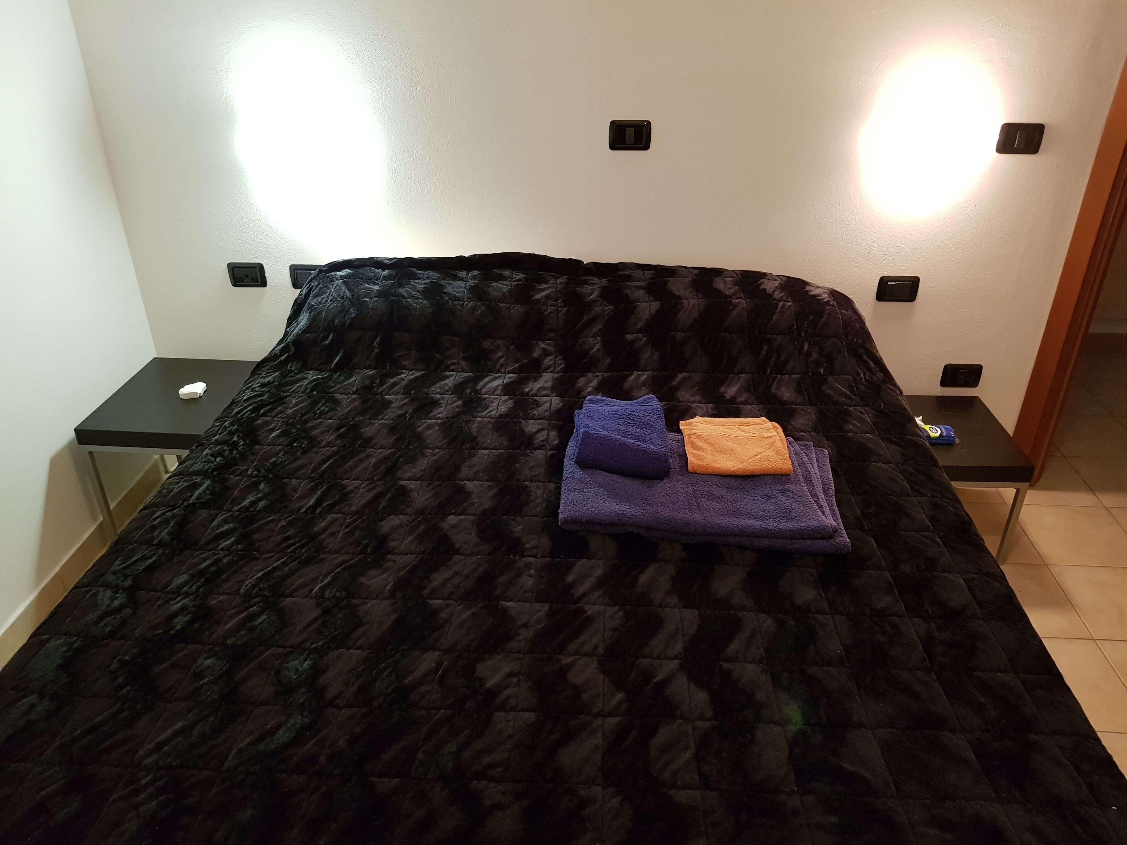 2 bedrooms, in-room safe, iron/ironing board, free WiFi