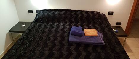 2 bedrooms, in-room safe, iron/ironing board, free WiFi