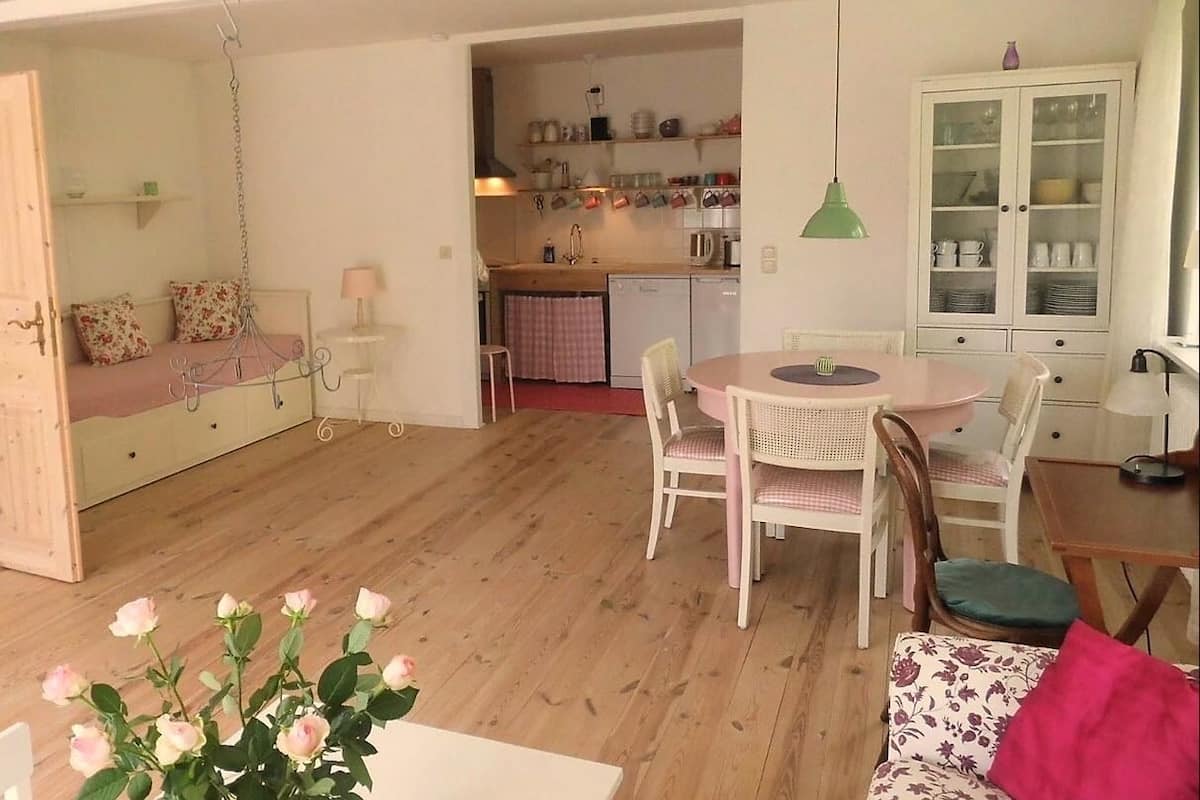 Apartment (2) | Soundproofing, iron/ironing board, cribs (free), WiFi (free)