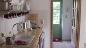 Apartamento (2) | Cozinha americana privada | Geladeira, micro-ondas, cooktop, lava-louças