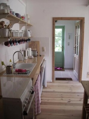 Departamento (2) | Cocineta privada | Refrigerador, microondas, parrilla de estufa y lavavajillas 