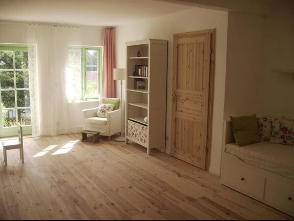 Departamento (2) | Área de sala de estar | Televisión de pantalla plana de 50 cm con canales vía satélite 