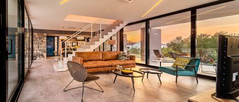 المنشأة من الداخل