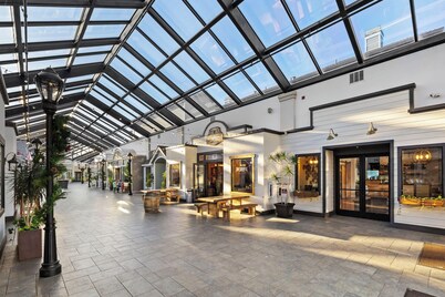 Now Trending - Entire Beach Home Walk to Beaches, Restaurants, Activities