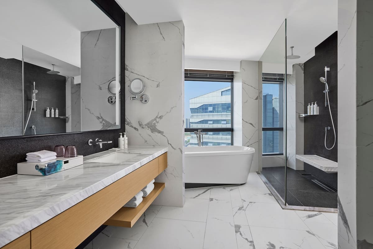 1 bedroom, minibar, laptop workspace, iron/ironing board