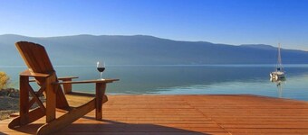 Lakeside/Lakeview 2 Bed/2 Ba, hot tub, pool, walk to beach, 2 HUGE view decks