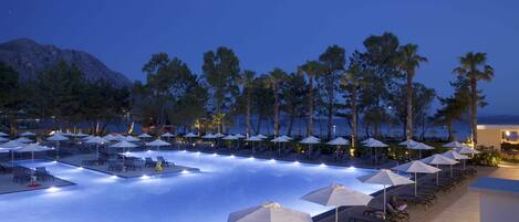 En säsongsöppen utomhuspool