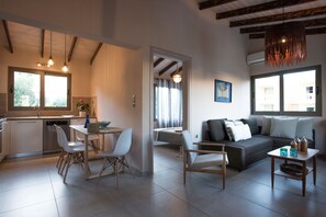 Villa, eigener Pool | Wohnbereich | Flachbildfernseher, Kamin