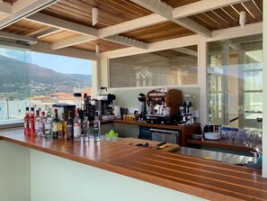 Bar sur le toit, vue sur la plage, ouvert tous les jours