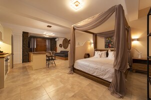 Deluxe Room, Balcony, City View | Private kitchen | Fridge, microwave, oven, stovetop