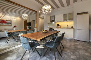 Fridge, microwave, oven, stovetop - Andros 4 All Seasons Villas & Suites (Andros)