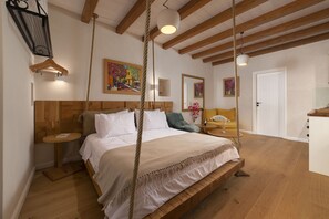 Premium bedding, Select Comfort beds, minibar, in-room safe - Andros 4 All Seasons Villas & Suites (Andros)