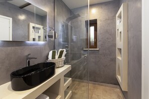 Hydromassage showerhead, designer toiletries, hair dryer, bathrobes