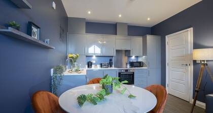 Elliot Oliver - Loft Style 2 Bedroom Apartment With Parking In The Docks