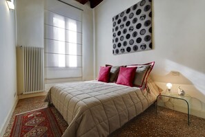 2 bedrooms, iron/ironing board, Internet, bed sheets