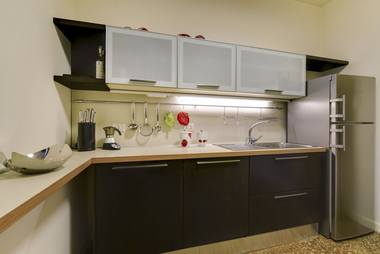 Frigorifero, forno, piano cottura, lavastoviglie