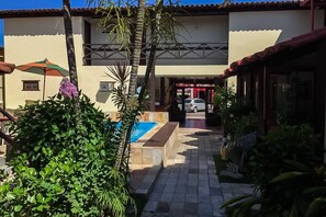 Courtyard - OYO Hotel do Descobrimento (Porto Seguro)