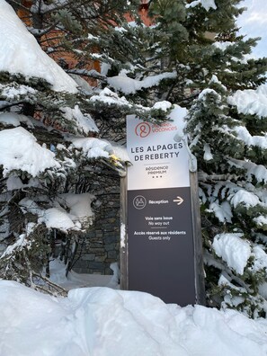 Property grounds - Skiing and après ski in pain and residence (Les menuires)