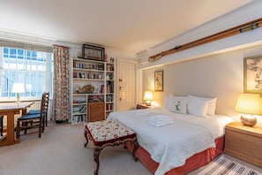 2 bedrooms, soundproofing, iron/ironing board, WiFi