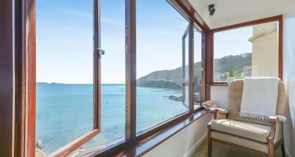 Criterion Cottage - sleeps 4 guests in 2 bedrooms