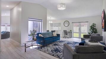 智能电视、立体声音响、电脑显示器