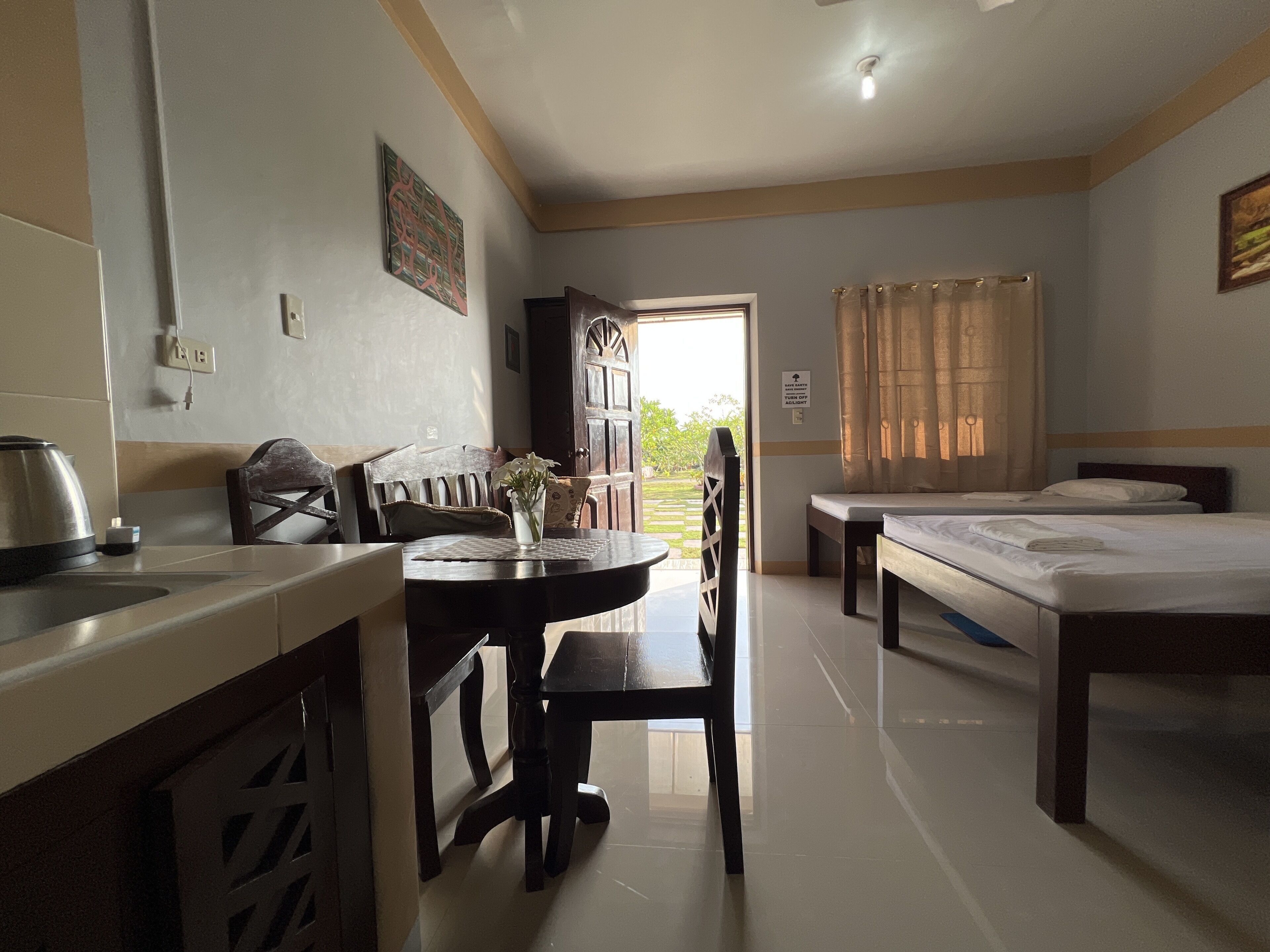 Egyptian cotton sheets, premium bedding, memory foam beds, free WiFi