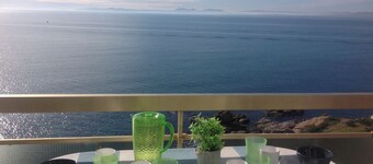 LOVELY, COSY APARTMENT - FANTASTIC VIEWS - FIRST SEA LINE - PARKING - PINK BEACHES