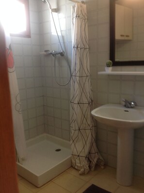 Shower, hair dryer, toilet paper - LOVELY, COSY APARTMENT - FANTASTIC VIEWS - FIRST SEA LINE - PARKING - PINK BEACHES (Roses)