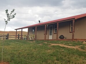 Exterior - The Bunkhouse- Experience the wonder of Wyoming and the charm of TenSleep. (TenSleep)