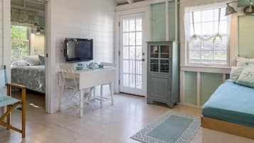 Cottage, 1 Queen Bed, Kitchen | 1 bedroom, free WiFi