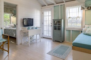 Cottage, 1 Queen Bed, Kitchen