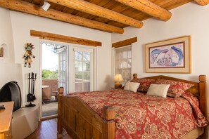 2 bedrooms, in-room safe, iron/ironing board, free WiFi