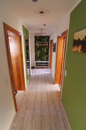 المنشأة من الداخل