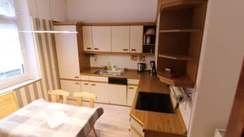Fridge, stovetop, dishwasher, coffee/tea maker