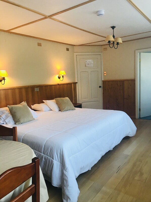 Chambre Supérieure Double ou avec lits jumeaux | Draps fournis