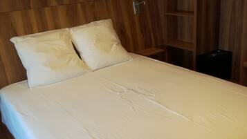 1 bedroom, iron/ironing board, internet, bed sheets