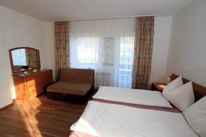 5 bedrooms, iron/ironing board, Internet - CENKA HOUSE WITH POOL (Otocac)