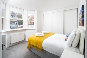 2 chambres, fer et planche à repasser, Wi-Fi, draps fournis