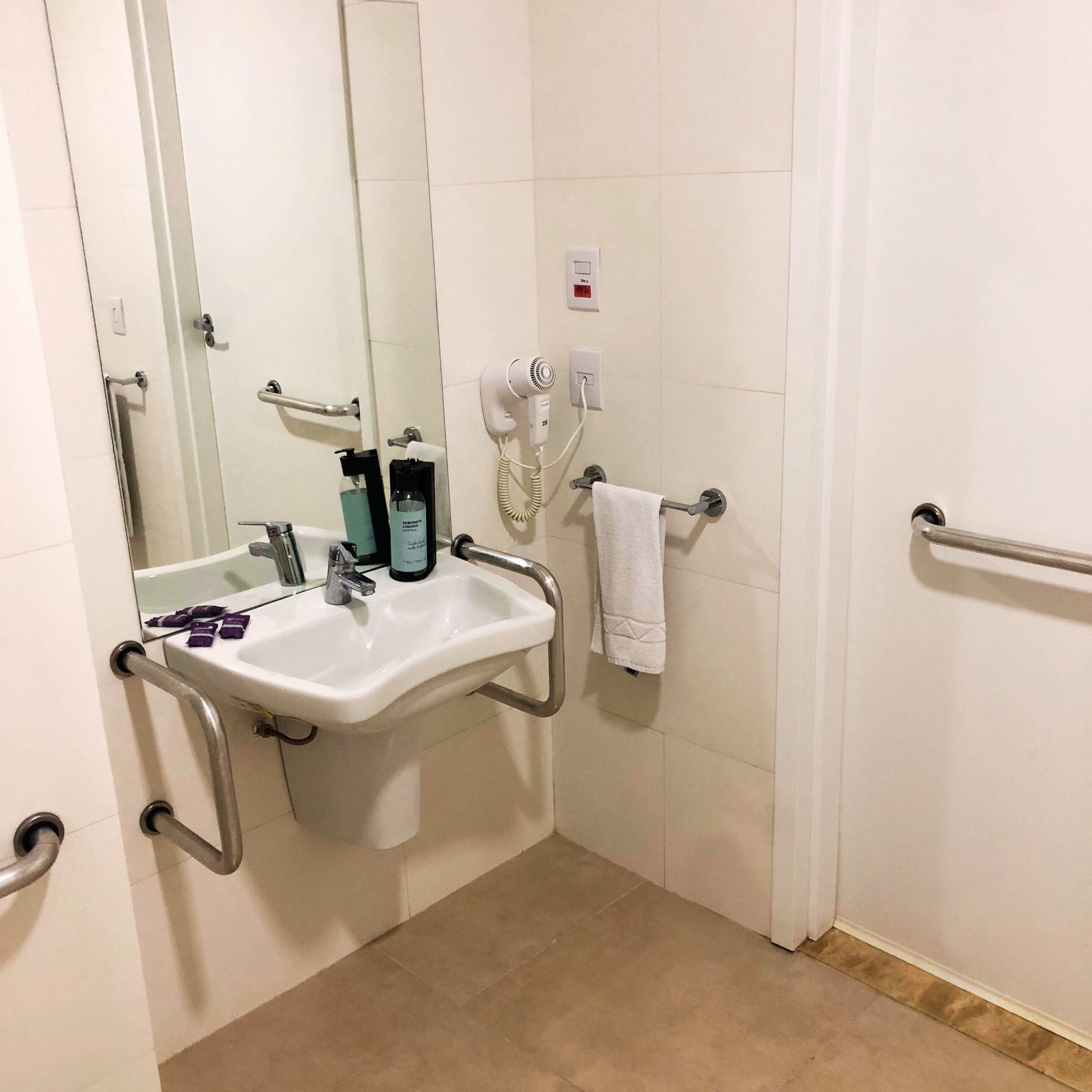 standard room | bathroom | shower, free toiletries, hair dryer, towels