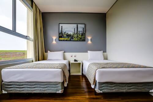 Quarto standard, 2 camas de solteiro | Frigobar, cofres nos quartos, escrivaninha, cortinas blackout