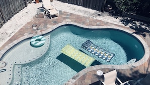A swimming pool with a tiled edge, lounge chairs, and a hot tub. - AMAZING RATES & RAVE REVIEWS! Stunning private pool! 3min walk to the Beach 🏖 (Fort Myers Beach)