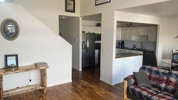 Smart TV, fireplace, DVD player
