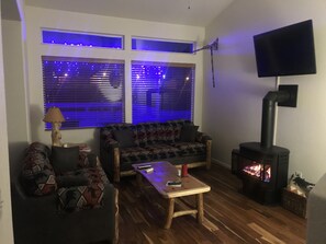 Smart TV, lareira, DVD player