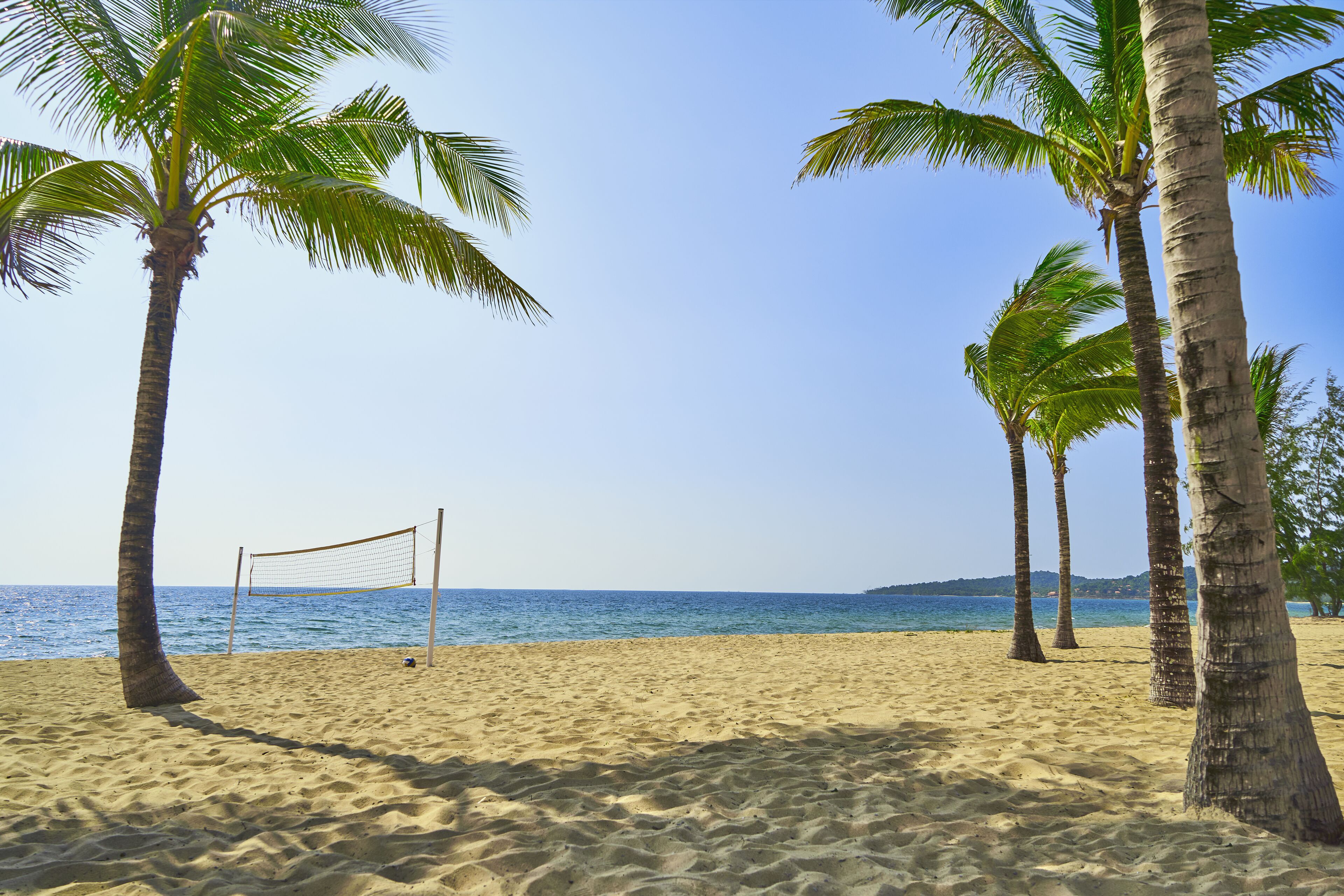 on the beach, free beach shuttle, free beach cabanas, sun-loungers
