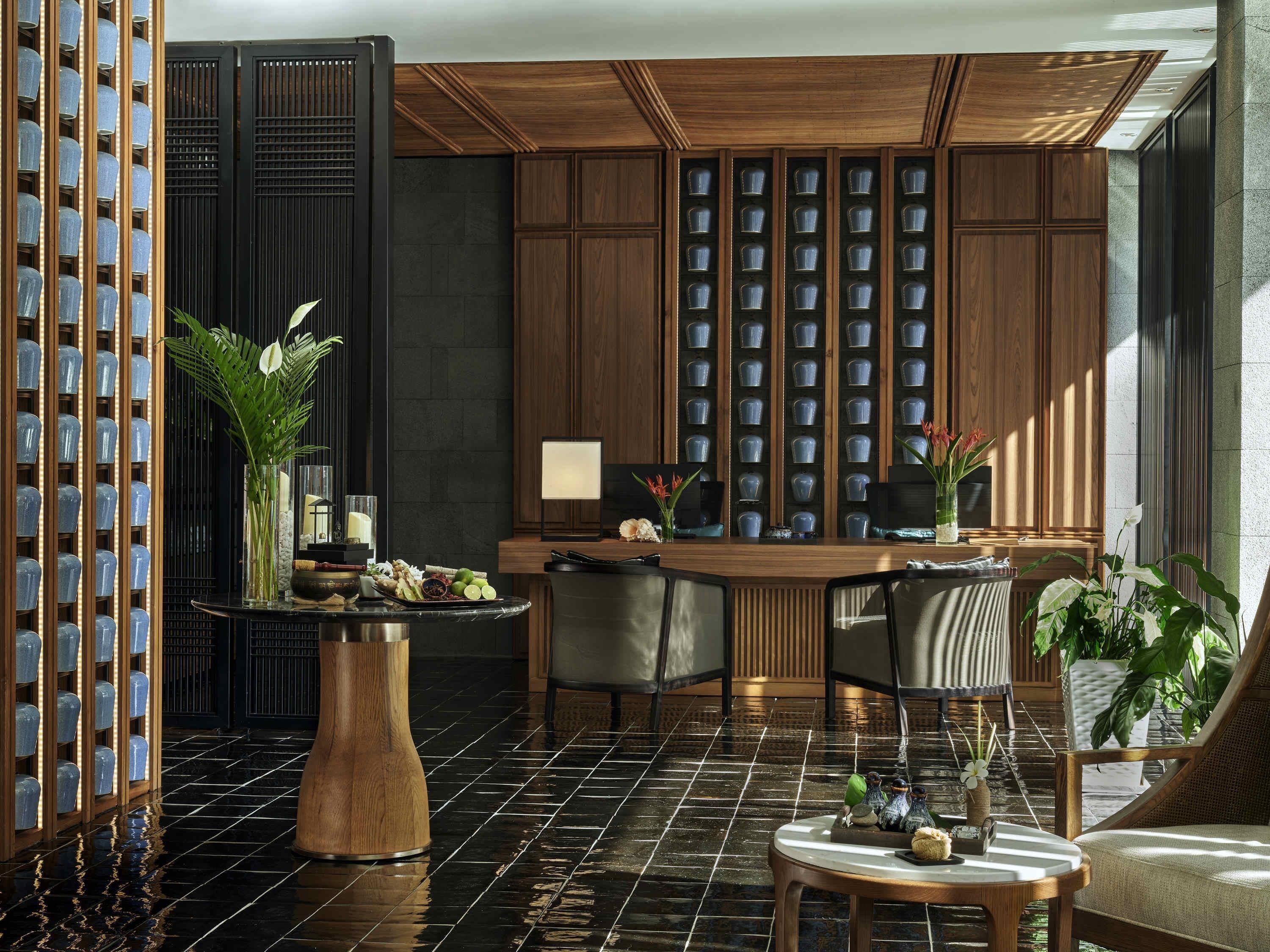 Couples treatment room(s), sauna, steam room, body treatments