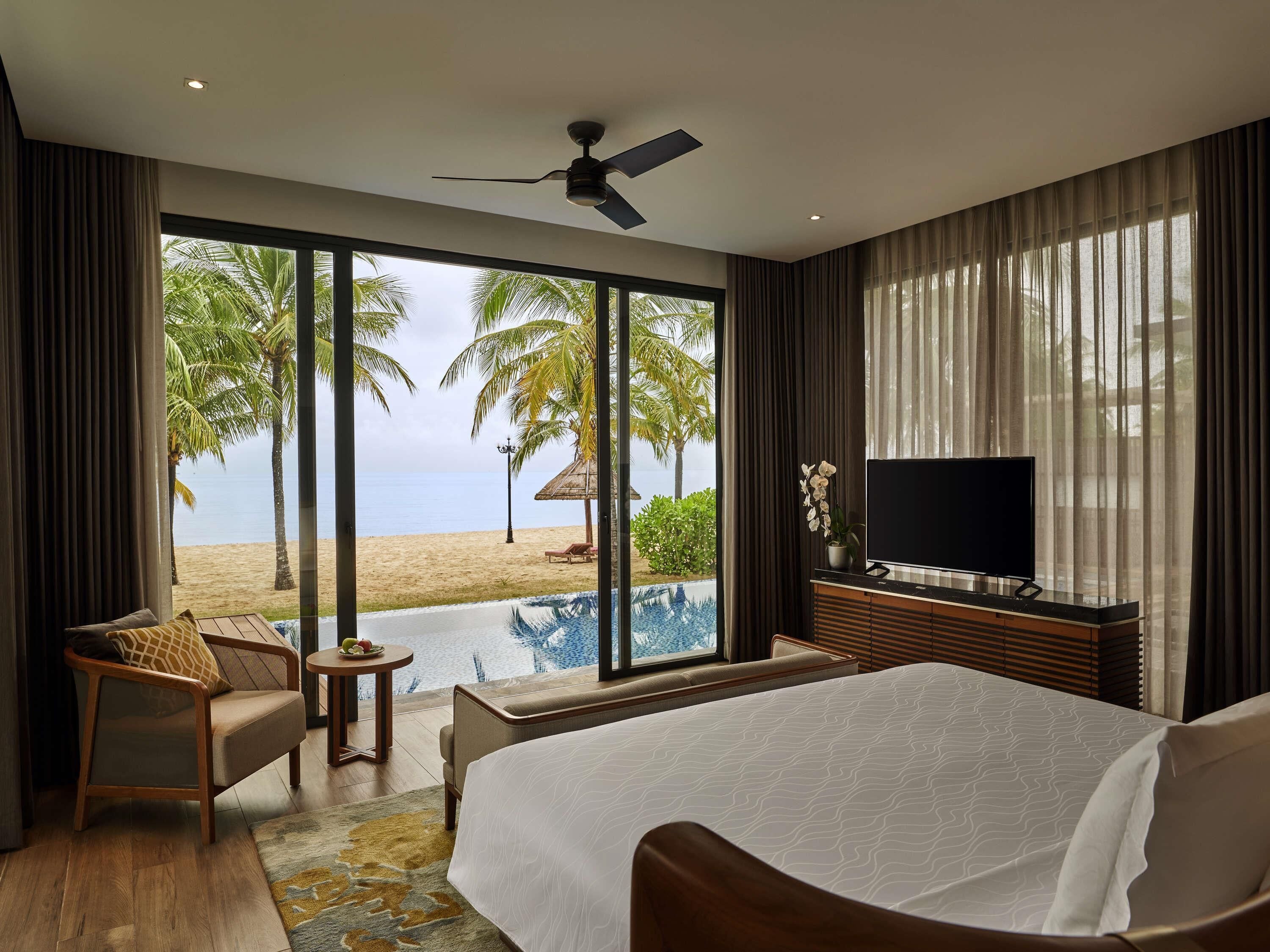 Three bedroom Villa with Private Pool - Beach Front | Minibar, cassaforte in camera, con stile personalizzato