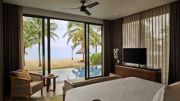 Three bedroom Villa with Private Pool - Beach Front | Minibar, cassaforte in camera, con stile personalizzato